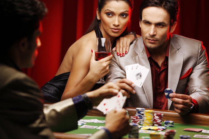 Play'n GO slot game interface on mobile showing Aviator and Sweet Bonanza titles